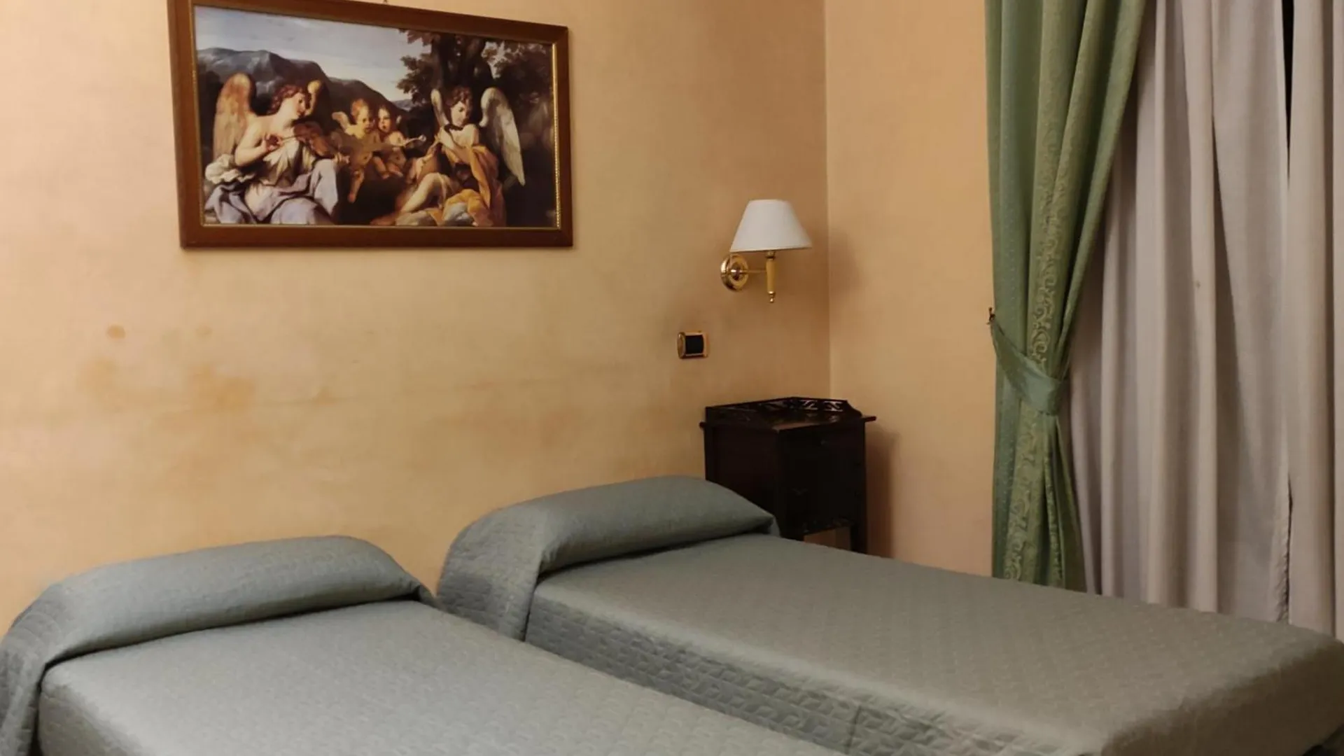 Hotel Montreal Рим 3*,  Италия
