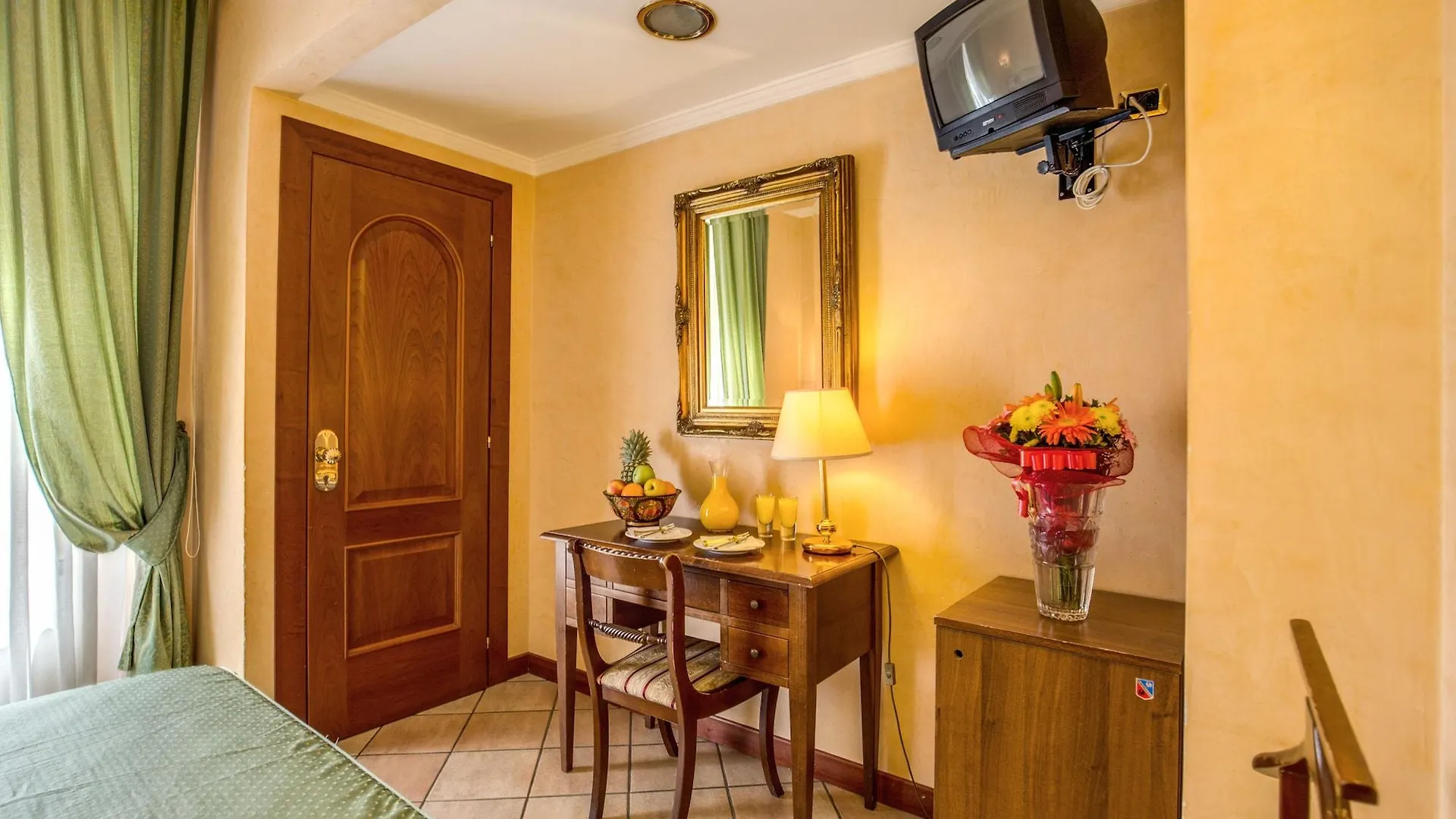 ***  Hotel Montreal Рим Италия