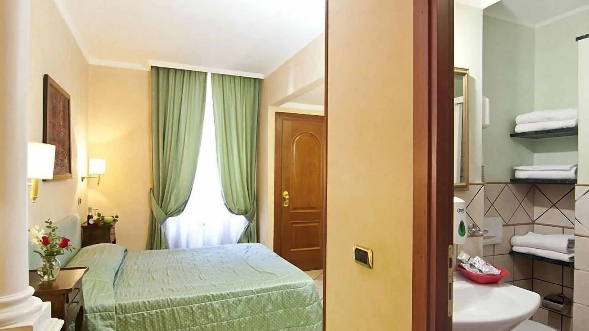 Hotel Montreal Рим 3*,  Италия