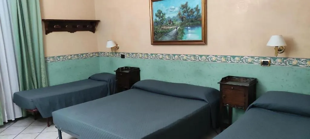 Hotel Montreal Рим 3*,