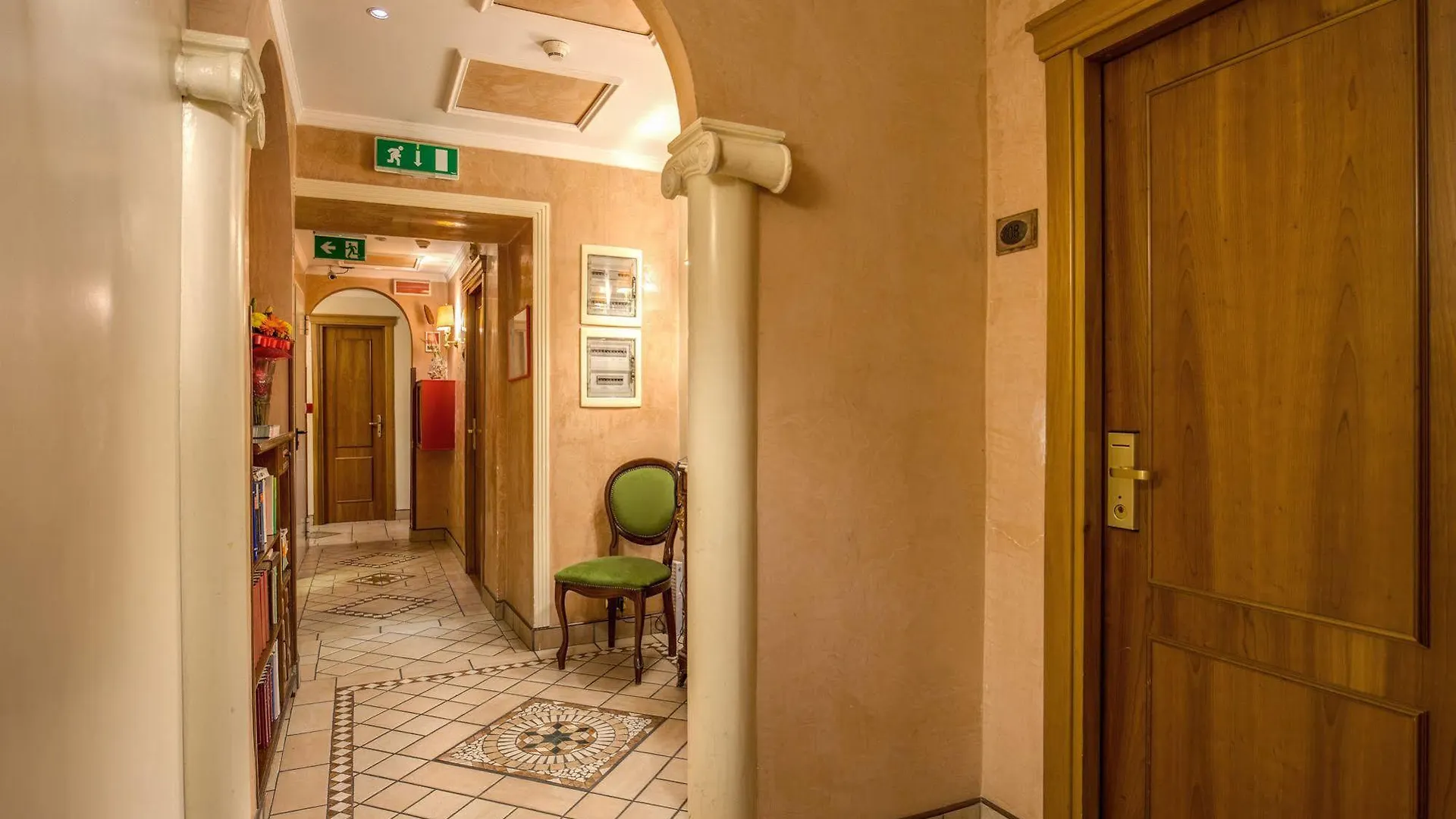 Hotel Montreal Рим 3*,  Италия