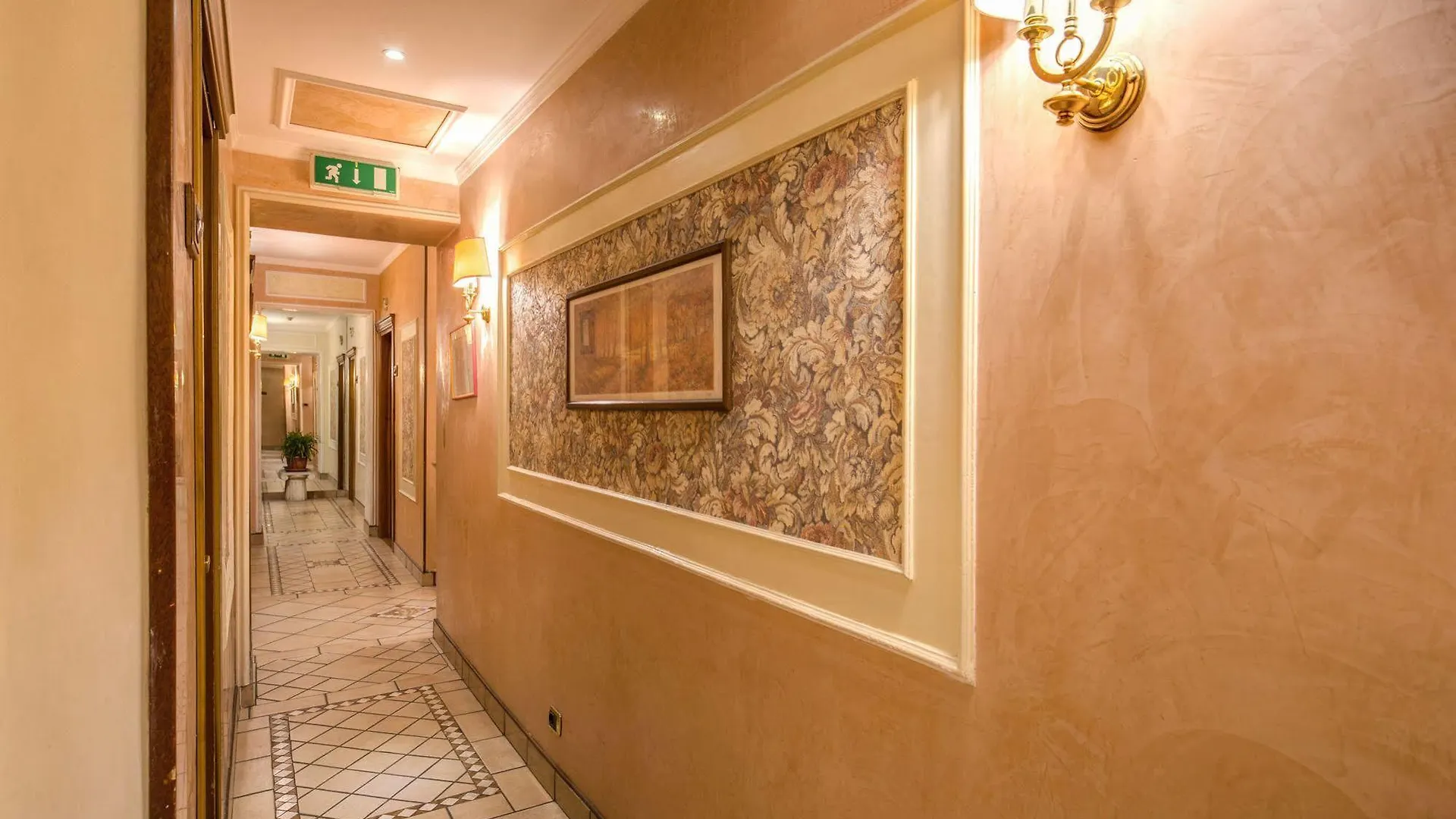 ***  Hotel Montreal Рим Италия