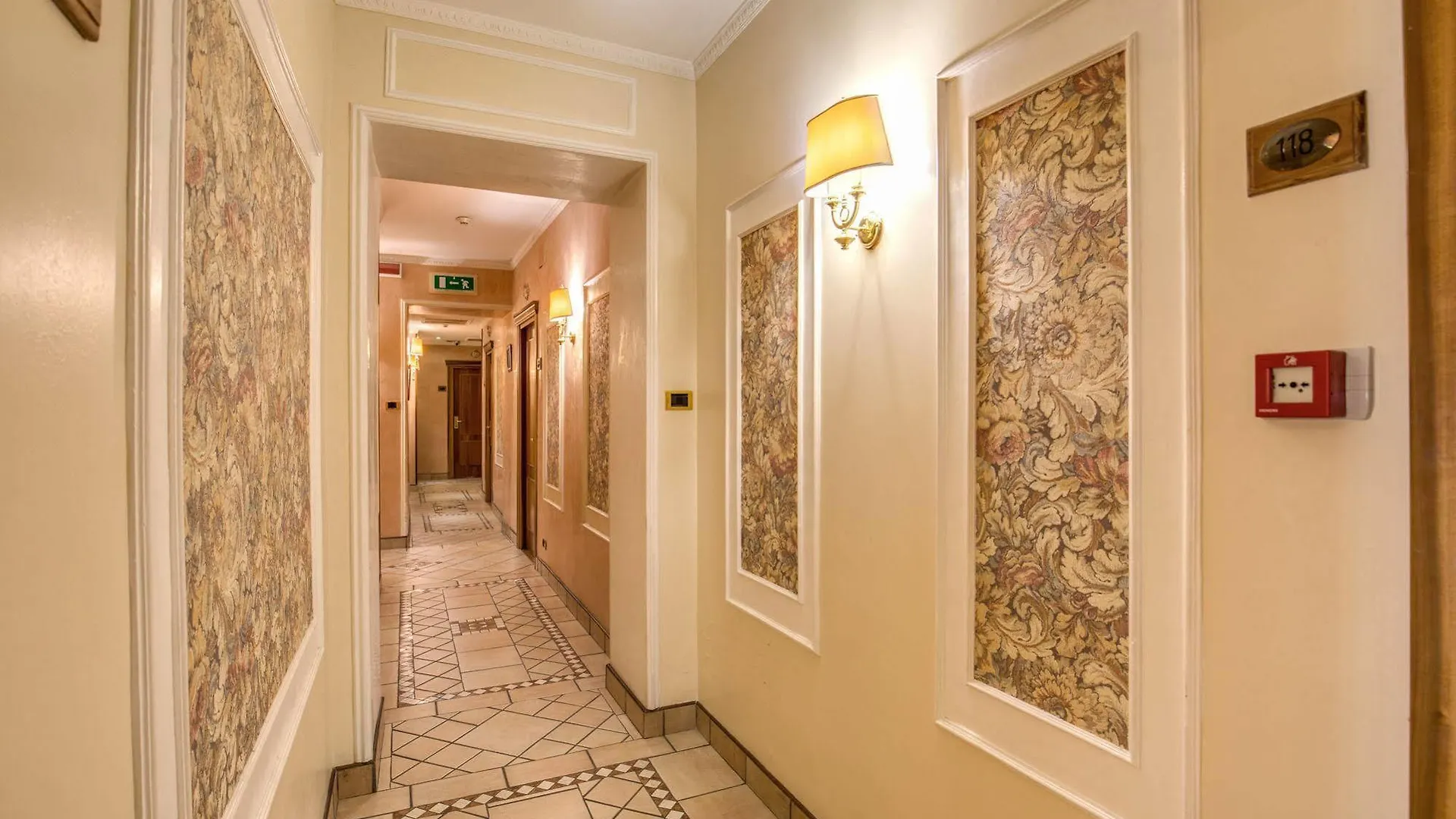 Hotel Montreal Рим 3*,  Италия