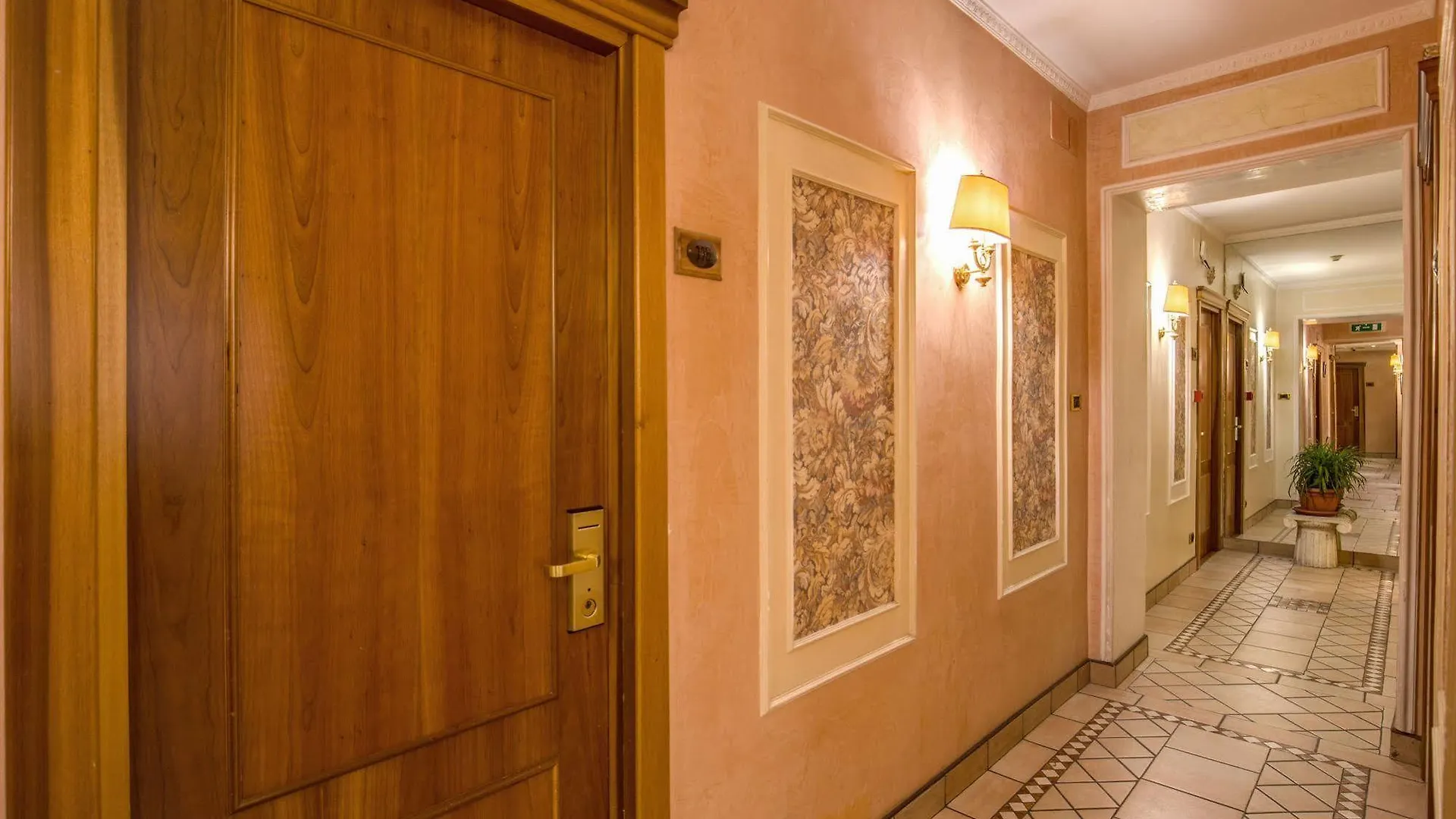 Hotel Montreal Рим 3*,