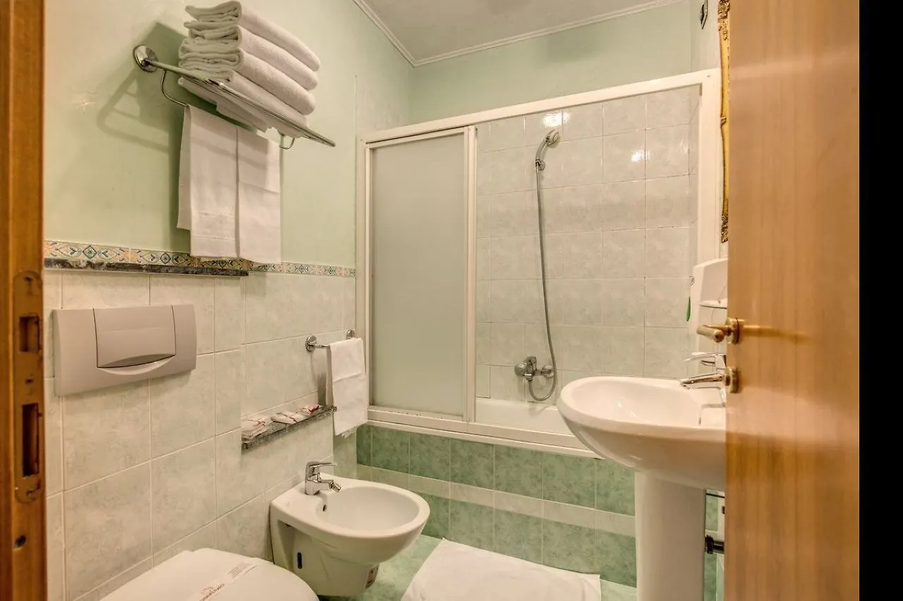***  Hotel Montreal Рим Италия